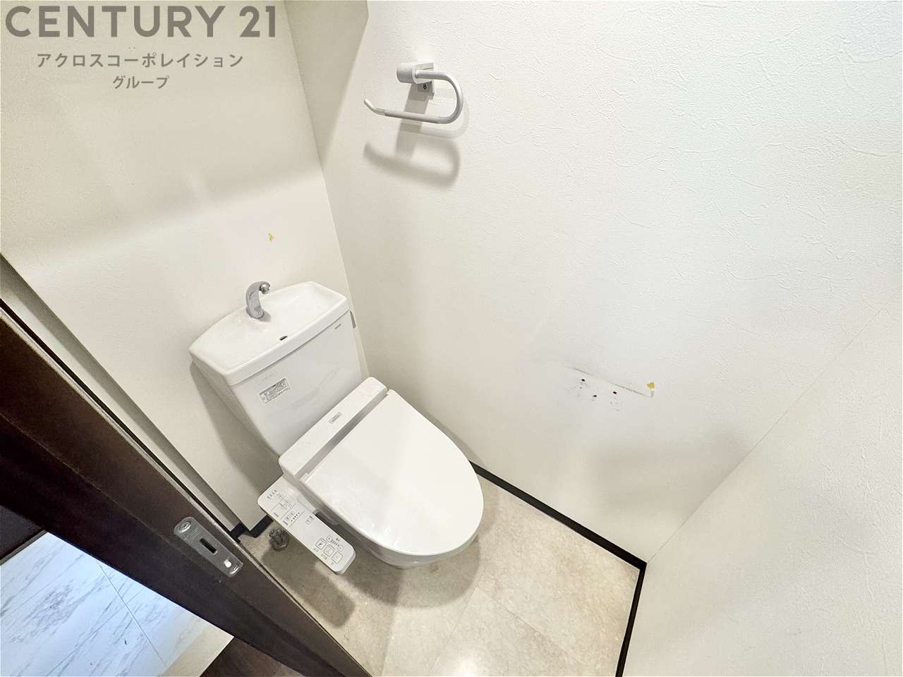 トイレ　温水洗浄便座機能付きトイレです♪