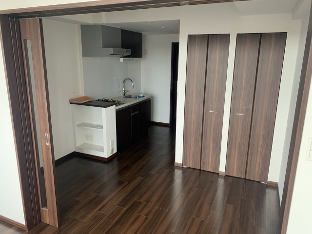 居室・リビング　エアコン付きで快適に過ごせます♪