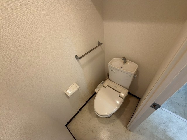 トイレ　別号室の写真です