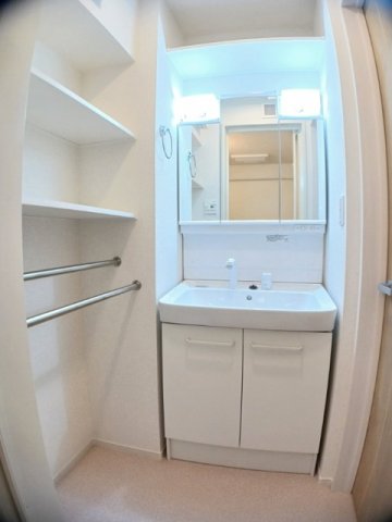 洗面設備　脱衣スペースもあります