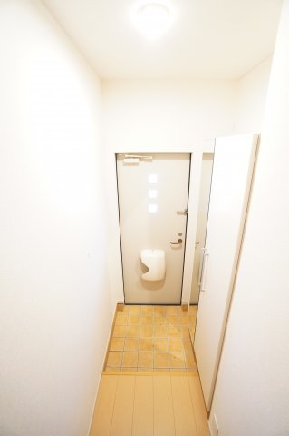 玄関　※同物件・同タイプの写真です。