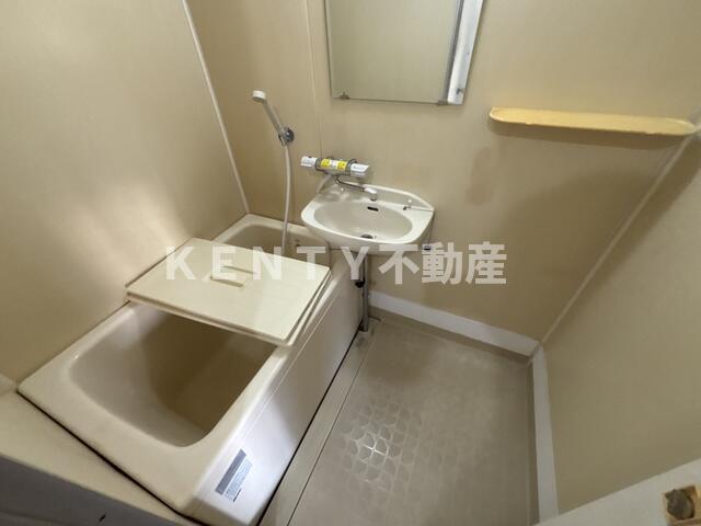 バス・シャワールーム　落ち着いた空間のお風呂です