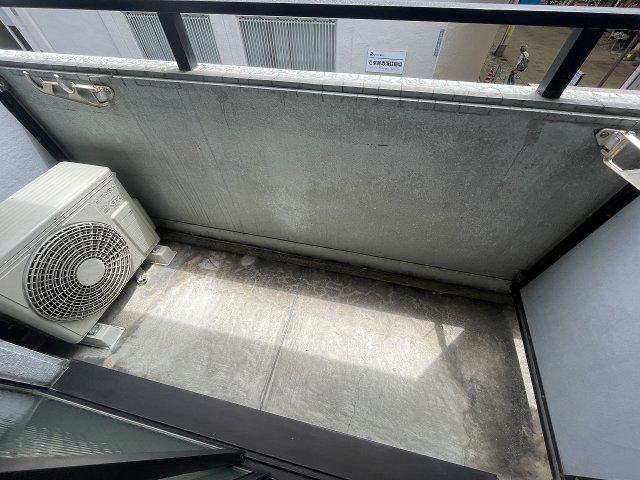 バルコニー　バルコニーからの眺めを楽しみながら食事をしませんか