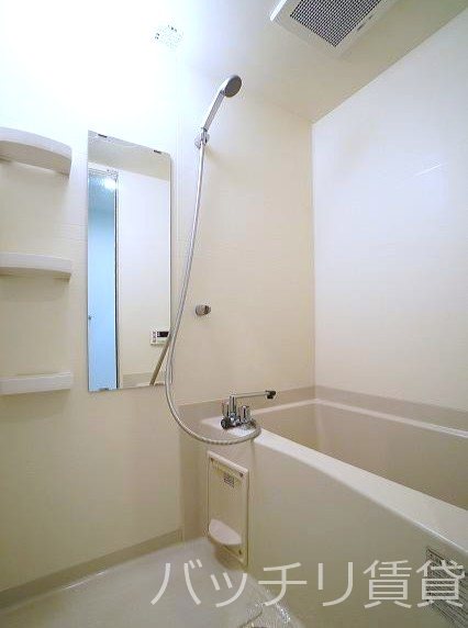 バス・シャワールーム　同型タイプの為、現状を優先いたします