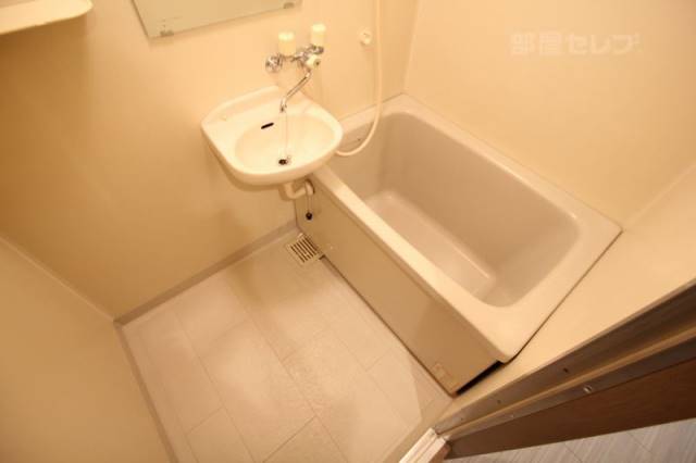 バス・シャワールーム　ほかのお部屋の写真になります。