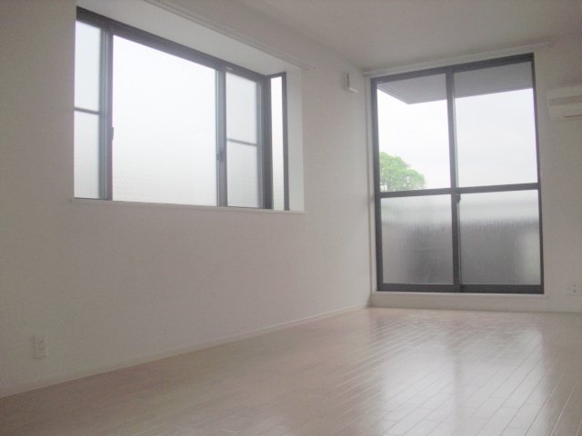 居室・リビング　広々したＬＤＫ１４．３帖　角部屋２面採光