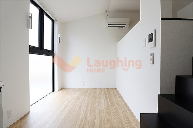 居室・リビング　こちらの居間で趣味の時間をお楽しみください