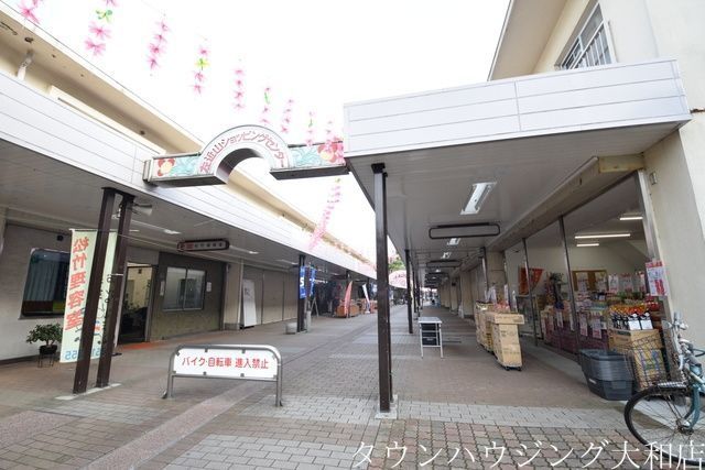 ショッピングセンター　左近山ショッピングセンター（ショッピングセンター）まで960m