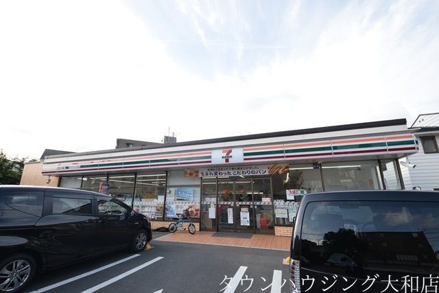 コンビニ　セブンイレブン横浜川島町西店（コンビニ）まで70m