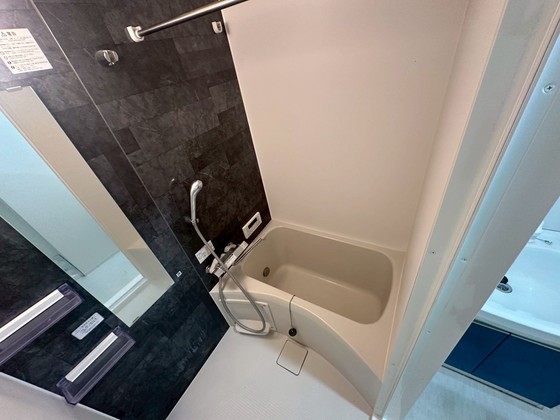 バス・シャワールーム　※別部屋の写真です