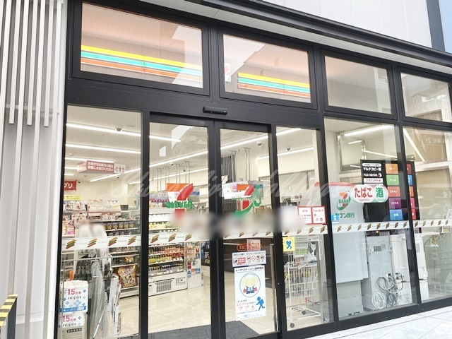 コンビニ　セブンイレブン 京急ST金沢八景店（コンビニ）まで112m