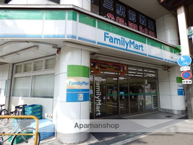 コンビニ　ファミリーマート（コンビニ）まで389m