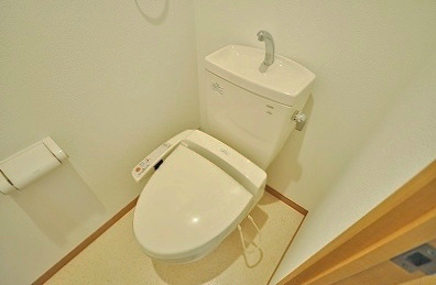 トイレ　温水洗浄便座