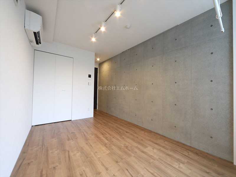 居室・リビング　洋室8.6帖　エアコン完備　照明器具付き