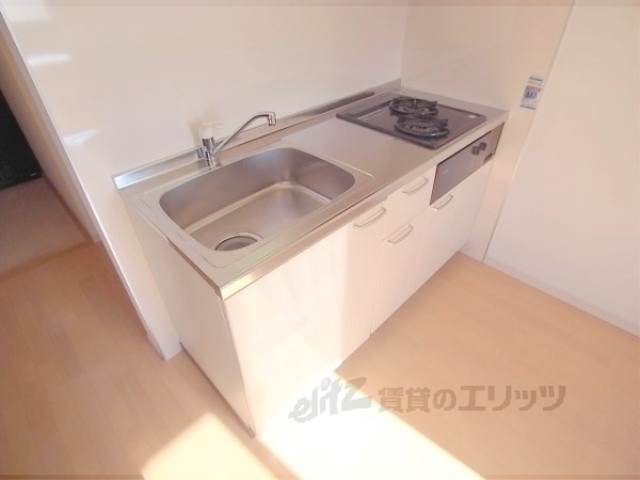 キッチン　コンロ付きのシステムキッチンです。