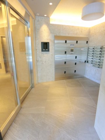 エントランス　防犯カメラ+TVモニター付オートロック宅配BOXメールBOX