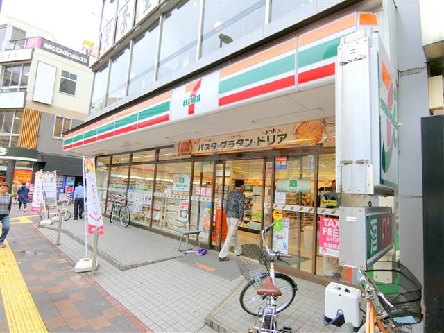コンビニ　セブン-イレブン大田区西蒲田８丁目店（コンビニ）まで142m