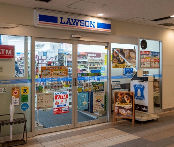 コンビニ　ローソン上尾駅東口店（コンビニ）まで528m