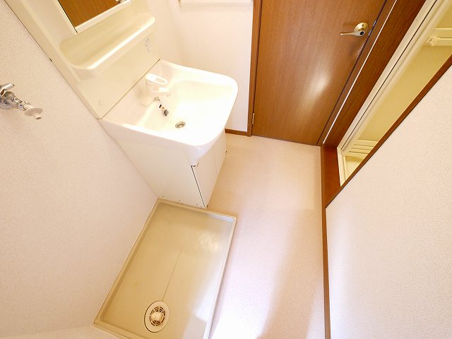 トイレ　落ち着いた色調のトイレです