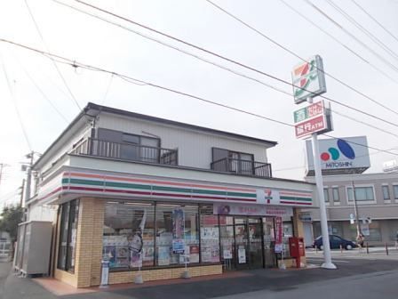 コンビニ　セブンイレブン（コンビニ）まで550m