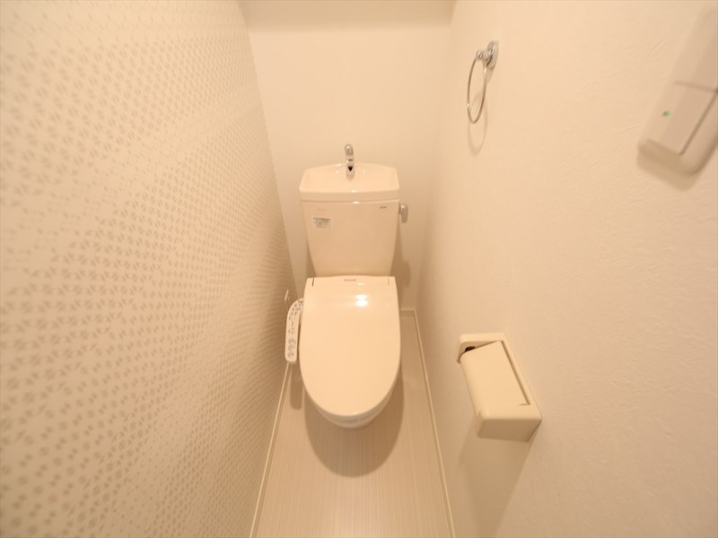 トイレ　温水洗浄暖房便座付トイレ