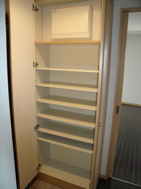 玄関　シューズボックス完備