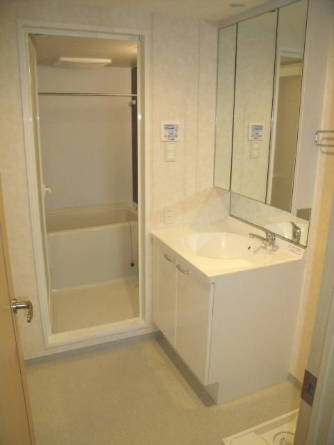 洗面設備　嬉しい独立洗面台