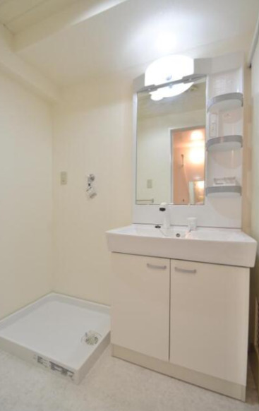 洗面設備　スペースが確保できる洗面所です