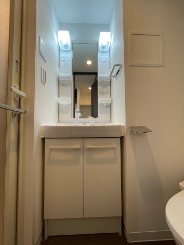 洗面設備　独立洗面台、朝の身支度には欠かせません