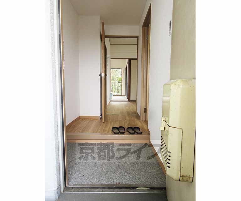 玄関　明るい・広い玄関です