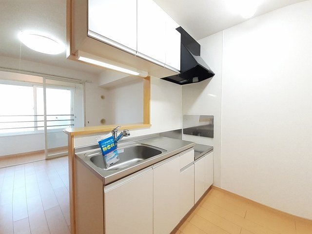 キッチン　コンパクトなキッチンで掃除もラクラク