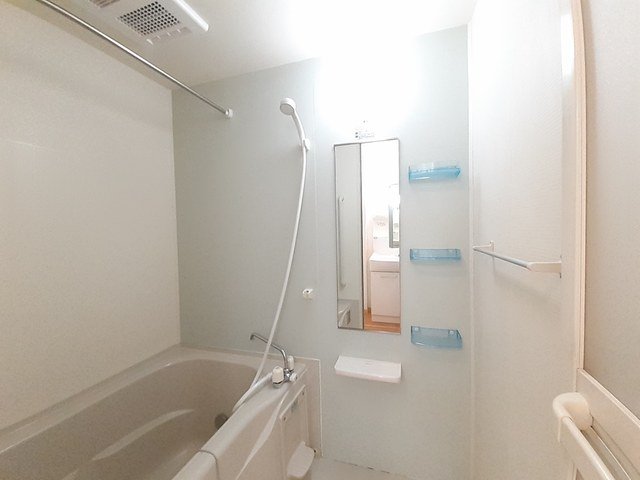 バス・シャワールーム　ゆったり過ごせるお風呂です