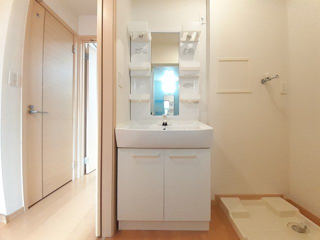 洗面設備　コンパクトで使いやすい洗面所