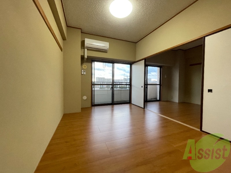 居室・リビング　広々と使える感じ。窓があるのもいい感じ。