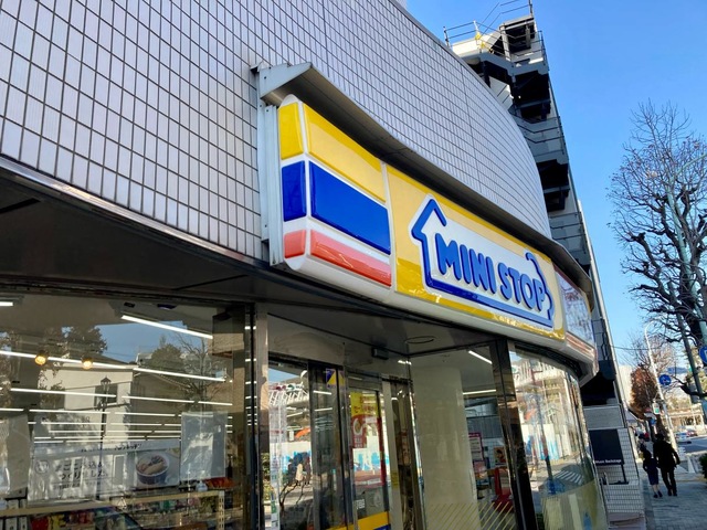コンビニ　ミニストップ神宮前2丁目店（コンビニ）まで155m