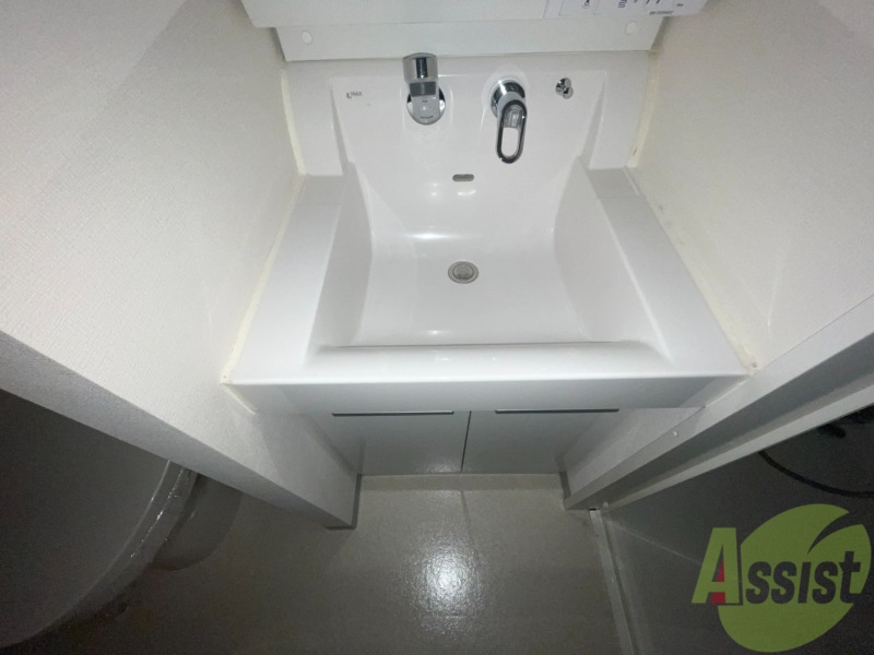 洗面設備　洗面台はシャンプードレッサーなので朝の身支度も楽々ですね～