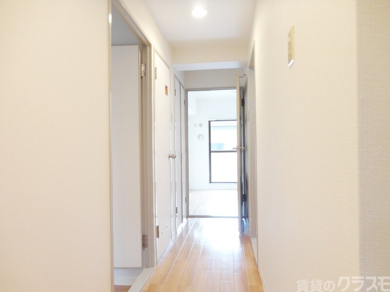 玄関　玄関からみるとこんな感じです！