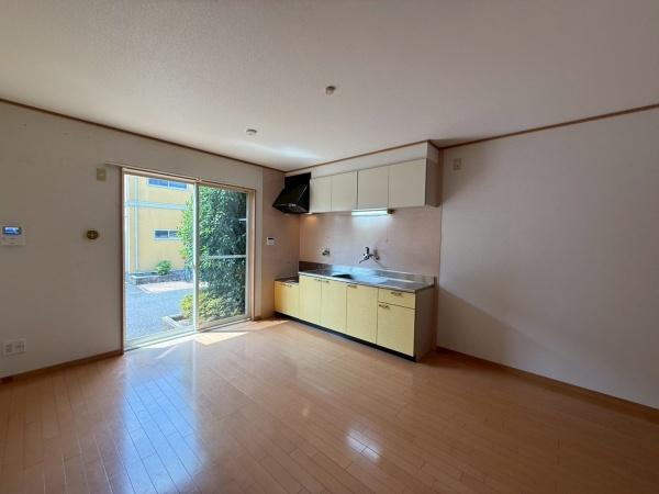 居室・リビング　※同物件別室※