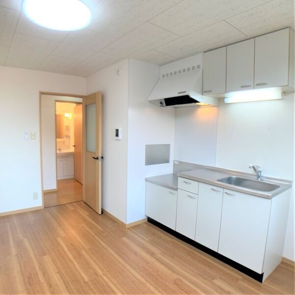 キッチン　※写真は同じマンションの違う部屋のものになります。