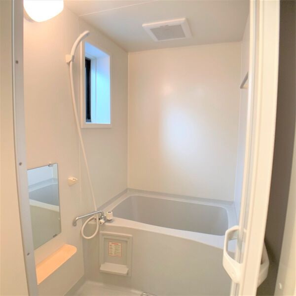 バス・シャワールーム　※写真は同じマンションの違う部屋のものになります。