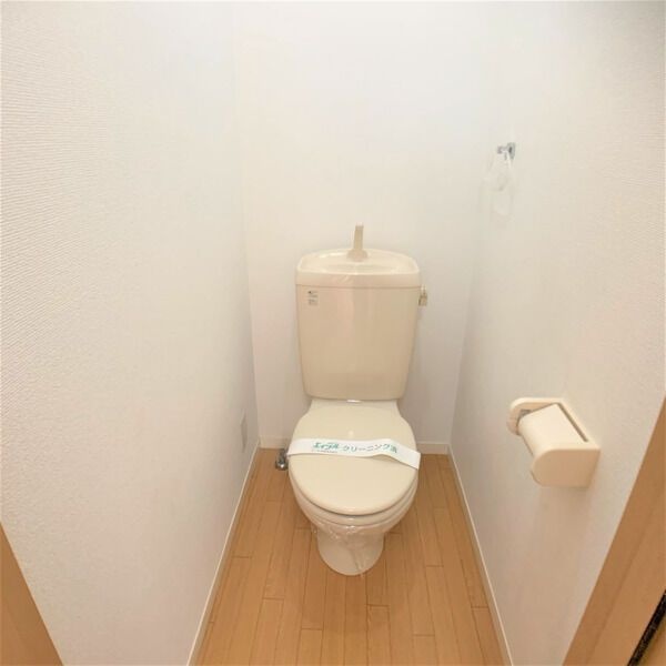 トイレ　※写真は同じマンションの違う部屋のものになります。