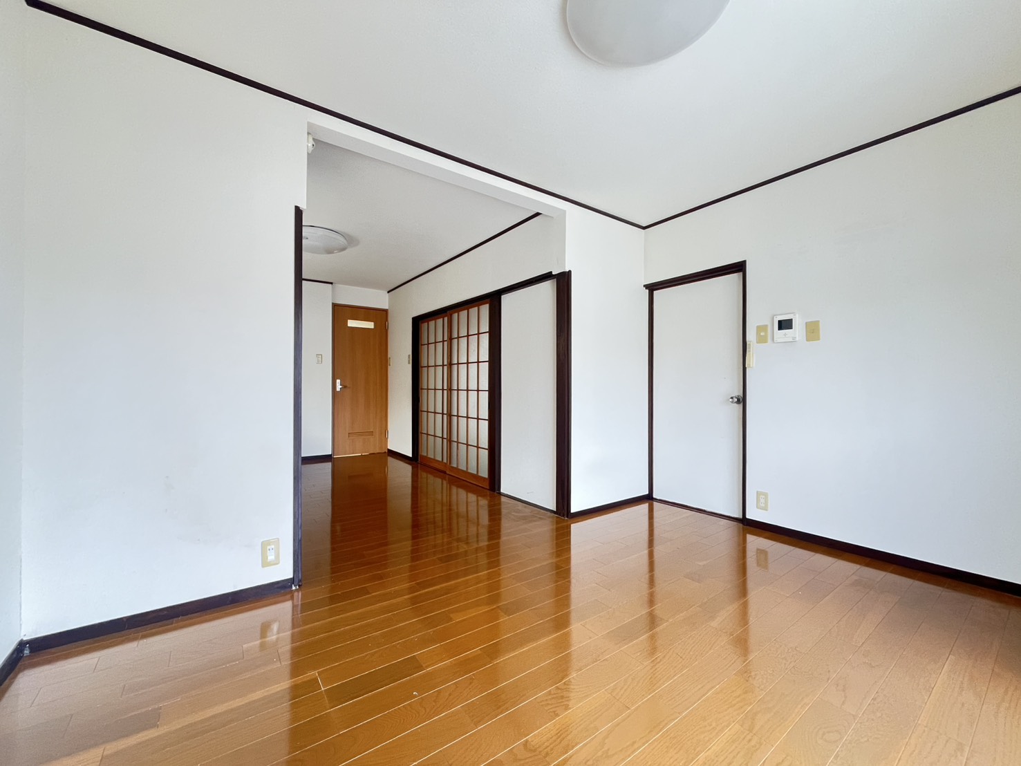 下畑町戸建の居間写真