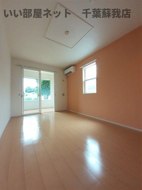 居室・リビング　こちらのリビングで趣味の時間をお楽しみください