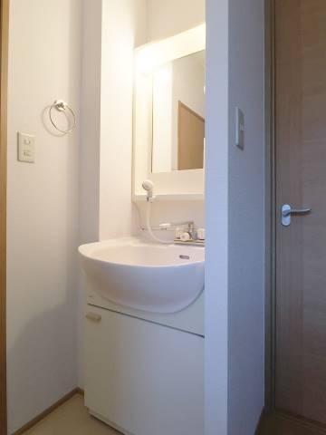 洗面設備　朝の支度はこちらでどうぞ。