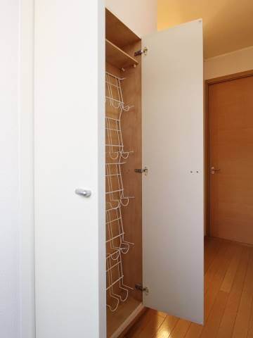 玄関　靴も沢山収納できます。