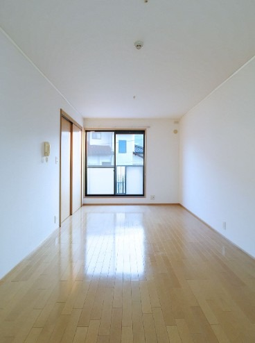 居室・リビング　明るく広々としたリビングです。