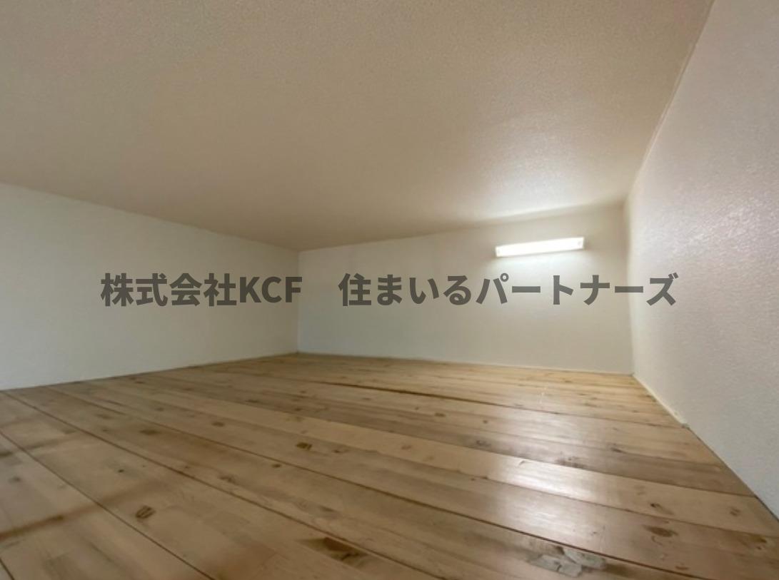 居室・リビング　明るい色調の室内です