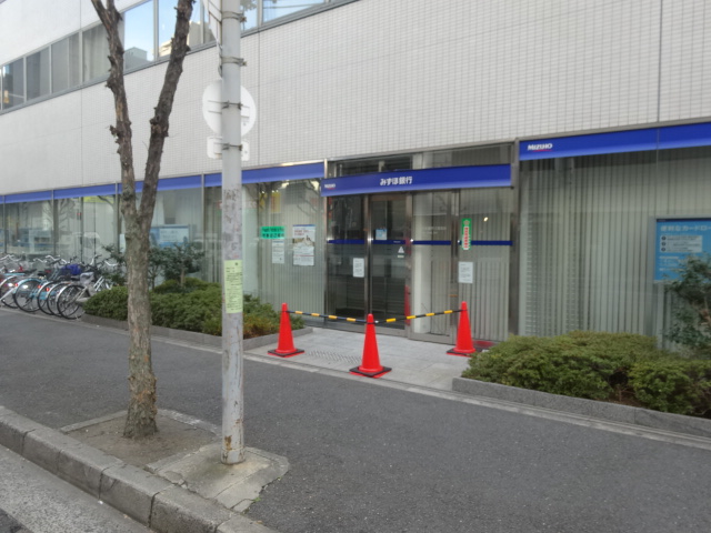 銀行　みずほ銀行江坂支店（銀行）まで269m