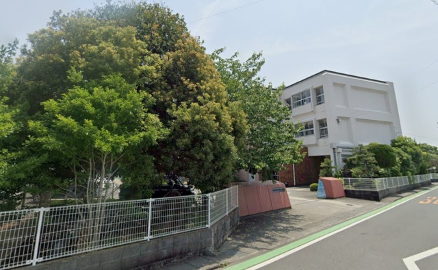 小学校　浜松市立中瀬小学校（小学校）まで700m