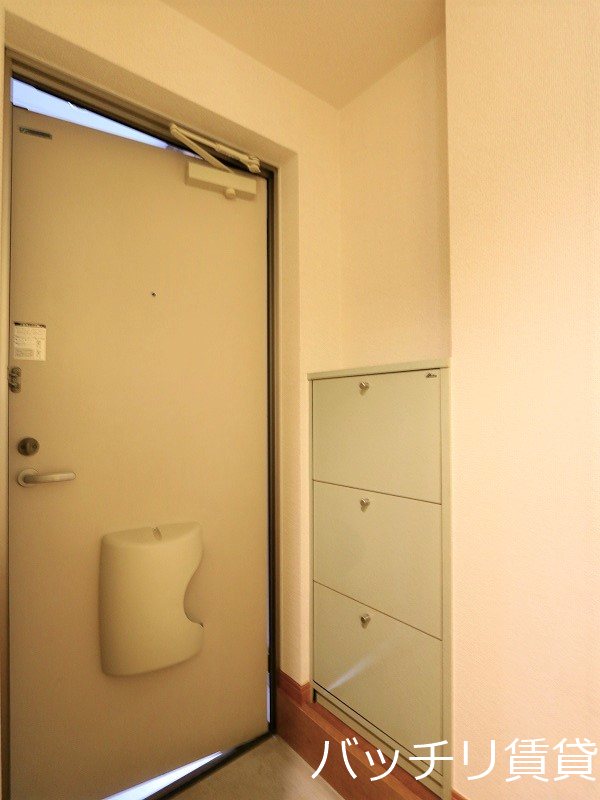 玄関　同型タイプの為、現状を優先致します。